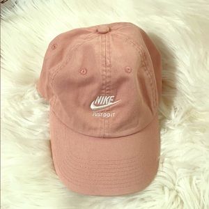 Blush Nike cap!! Is still available , read below😊